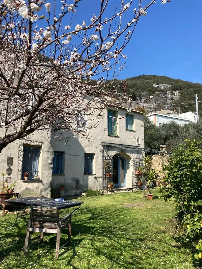 Casa Olivia Lacrema Finale Ligure
